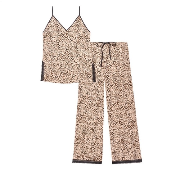 VICTORIA'S SECRET
Heavenly Supersoft Cami … - Picture 2 of 3